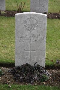 Maroeuil British Cemetery - De Beaupre, Raoul Blouet Alan
